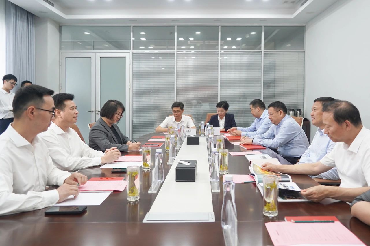 華宏新聞 | 市人大常委會主任李鎮(zhèn)發(fā)走訪調(diào)研華宏汽車集團
